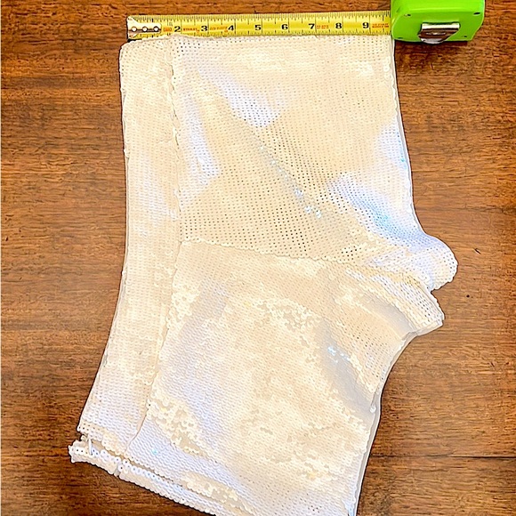 GUESS Solid White Sequin Short Shorts Size: Small - Picture 4 of 9